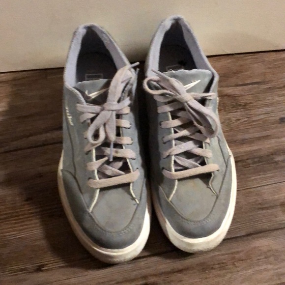 nike suede tennis shoes